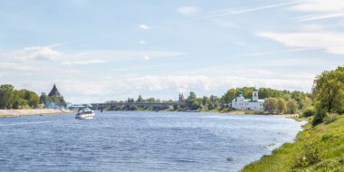 Pskov Mirozh başkalaşım Manastırı görünümü