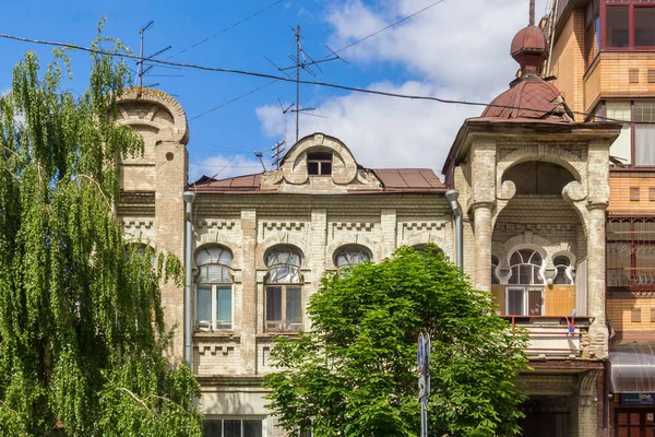 Antigua casa en estilo Art Nouveau en Samara — Foto de Stock