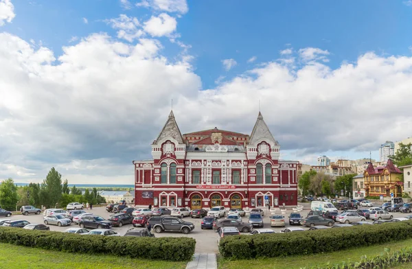 Chapaev Square och Samara Drama Theater, Ryssland — Stockfoto