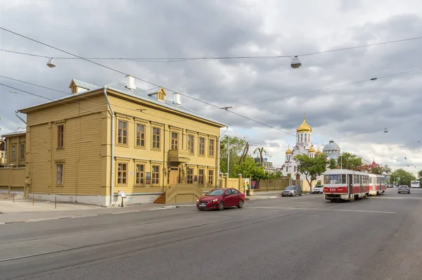 Calle Frunze cerca del Museo Tolstoy en Samara, Rusia — Foto de Stock
