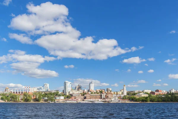 Samara şehir merkezinin nehir manzarası, Rusya