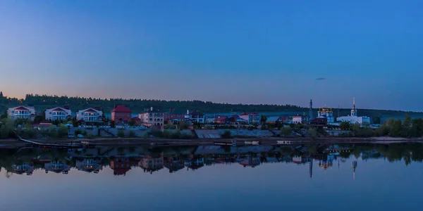 Nachtzicht op de stad Togliatti, Rusland — Stockfoto
