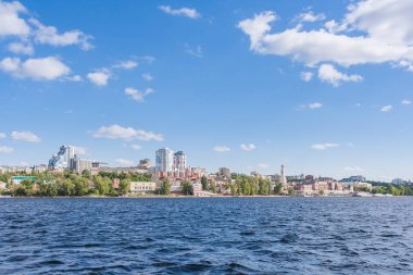 Volga nehrinden Samara şehrinin panoraması, Rusya