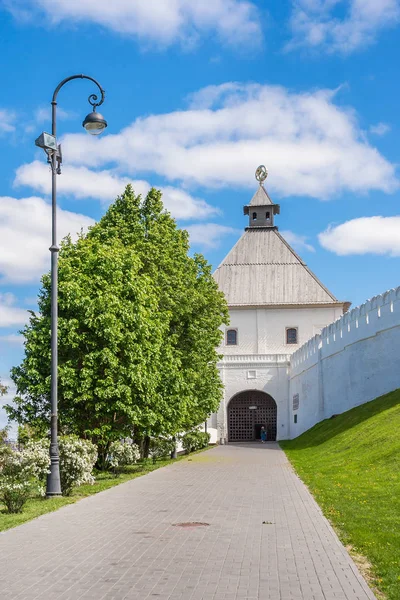 Taynitskaya tower of the Kremlin in the summer in Kazan — 스톡 사진