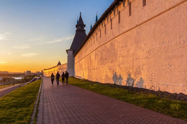 Sunset light on the Preobrazhenskaya tower of the Kremlin in Kaz — 스톡 사진