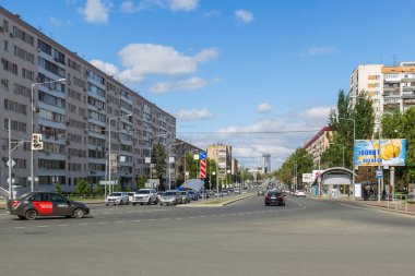 Yazın Samara 'da Novo-Sadovaya Caddesi