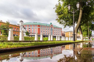 Yazın Nizhny Novgorod 'da bir otele bakan Kremlin Bulvarı