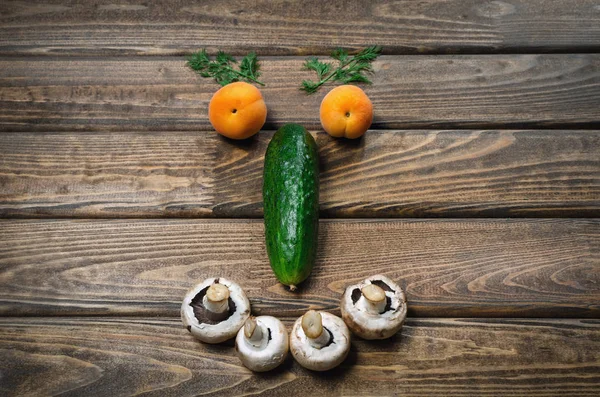 smiling face with vegetables