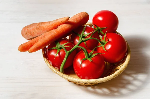 Tomater och morötter — Stockfoto
