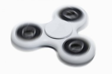 Tri-kanat topluca spinner