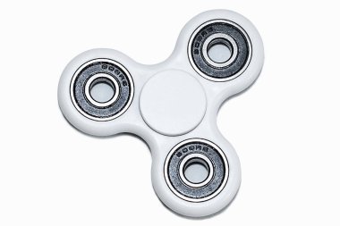 Tri-kanat topluca spinner