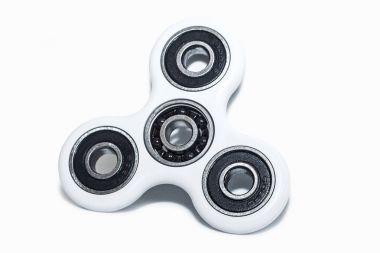 Tri-kanat topluca spinner