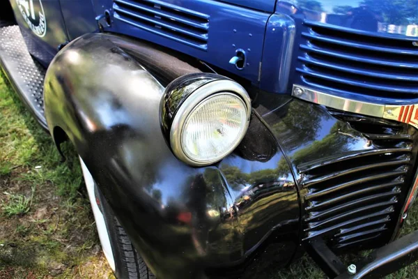 Classic us car, vintage, headlight - Kaunitz / Germay - 2017 May 27 . — стоковое фото