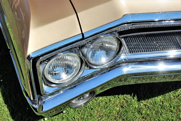 Classic us car, vintage, headlight - Kaunitz/Germay - 2017 May 27. — Stock Photo, Image