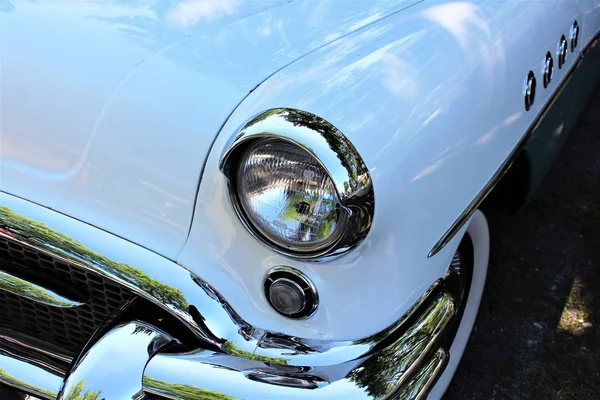 Classic us car, vintage, headlight - Kaunitz / Germay - 2017 May 27 . — стоковое фото