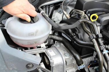 Bir araba servisi görüntüsünü