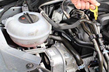 Bir araba servisi görüntüsünü