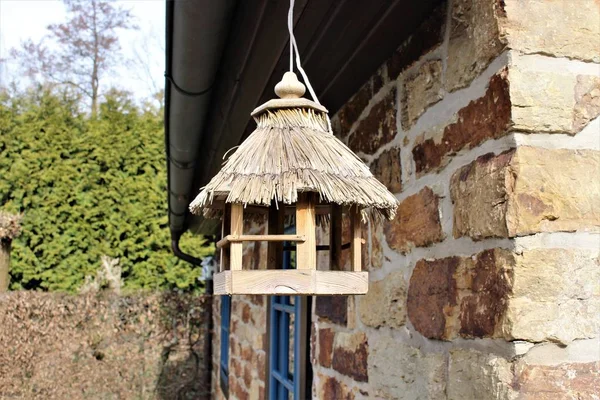 Un'immagine di una casa di uccelli — Foto Stock