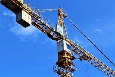 Logo Bad Pyrmont/Almanya-07/17/2017 Liebherr Crane'le görüntüsünü