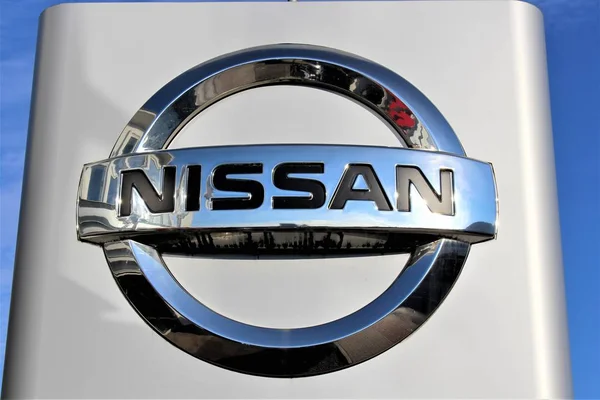 An image of a nissan logo - Hameln/Germany - 07/18/2017 — Stock Photo, Image