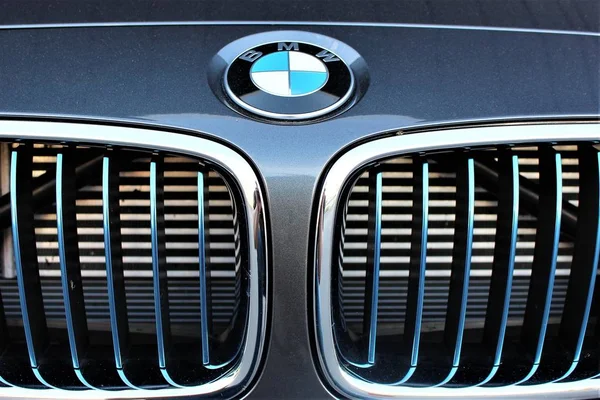 An Image of a BMW logo - Hameln / Germany - 07 / 18 / 2017 — стоковое фото