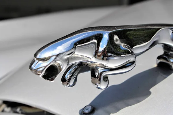 Imagen de un logotipo de Jaguar - Bielefeld / Alemania - 23 / 07 / 2017 — Foto de Stock
