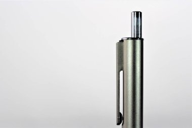 Bir yakından görüntü izole bir kalem, tükenmez kalem