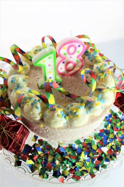 Doğum günü pastası - 18 Doğum günü görüntüsünü