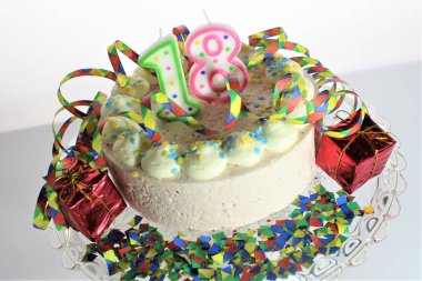 Doğum günü pastası - 18 Doğum günü görüntüsünü