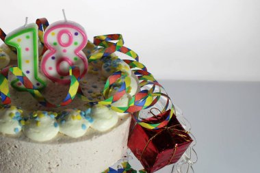 Doğum günü pastası - 18 Doğum günü görüntüsünü