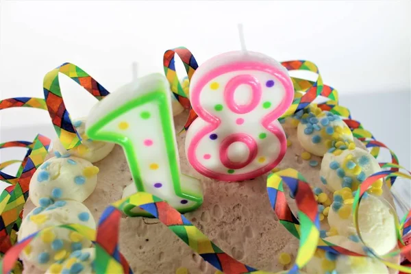 Doğum günü pastası - 18 Doğum günü görüntüsünü