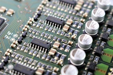 Bir devre kartı, çeşitli bileşenleri görüntüsünü