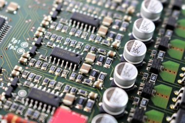 Bir devre kartı, çeşitli bileşenleri görüntüsünü