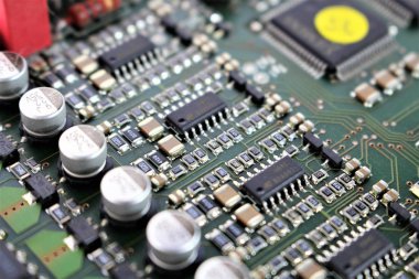 Bir devre kartı, çeşitli bileşenleri görüntüsünü