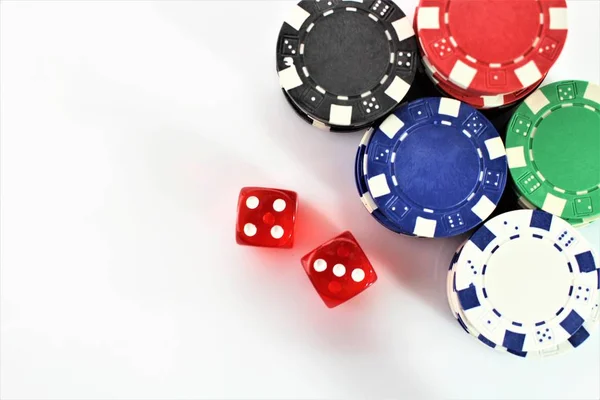 Μια εικόνα ενός καζίνο - ζάρια, τσιπ, τα τυχερά παιχνίδια — Φωτογραφία Αρχείου