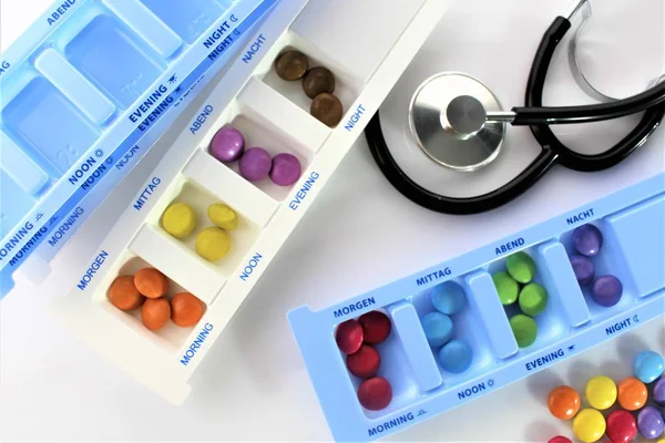 Una imagen de una caja de medicamentos —  Fotos de Stock