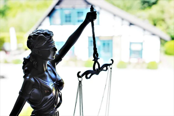 Adalet - justitia görüntüsünü