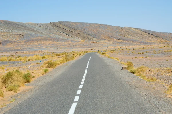 Estrada de asfalto em Marrocos — Fotografia de Stock