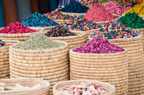 Gran cantidad de especias en el mercado en Marruecos —  Fotos de Stock