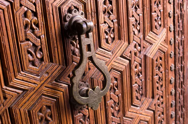 Old knocker in  wooden door — Stock Photo, Image