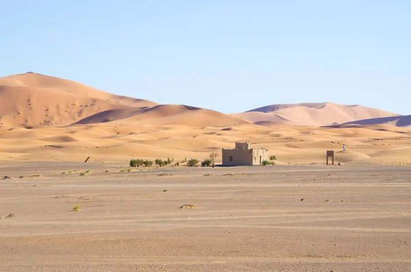 Сахара с фортом в Марокко — стоковое фото
