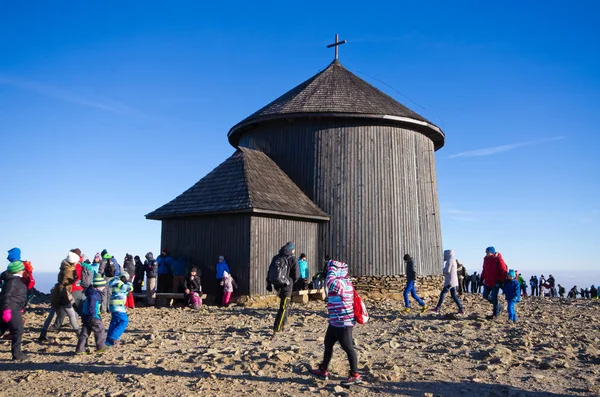 Crowded Sniezka Mountain, Poland — Stock Photo, Image