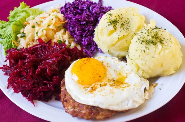 Polish breaded steak with egg — Stock Photo, Image