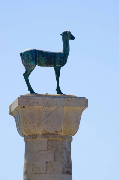 Jelení pomník v přístavu Rhodos, Řecko — Stock fotografie