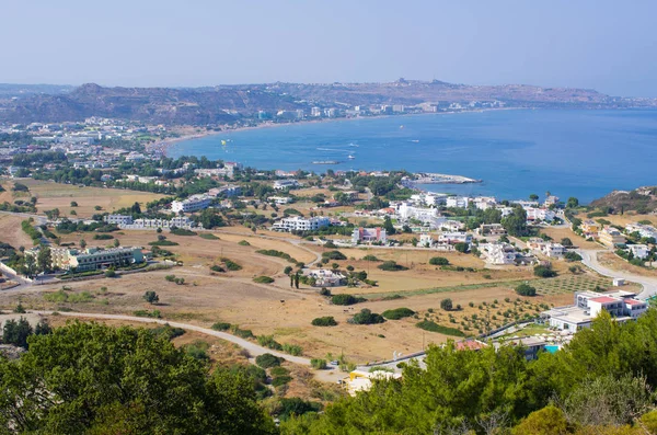 Paesaggio con città Faliraki, Rodi, Grecia — Foto Stock