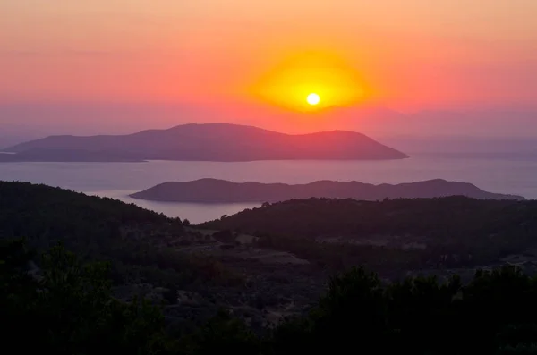 Belo pôr do sol na ilha de Rodes, Grécia — Fotografia de Stock