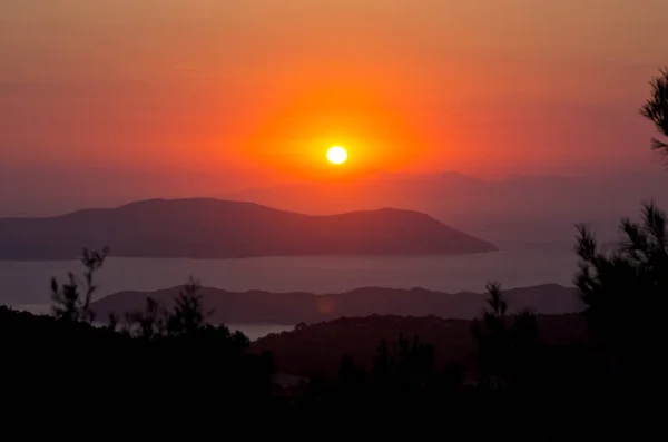 Belo pôr do sol na ilha de Rodes, Grécia — Fotografia de Stock