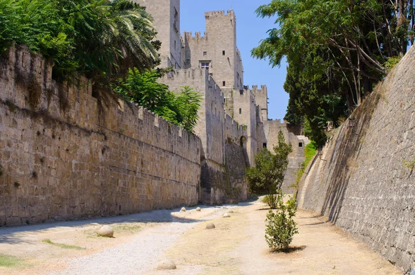 Ogromnych murów miasta Miasto Rodos, Grecja — Zdjęcie stockowe