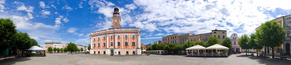 Δημαρχείο και την πλατεία σε Leszno, Πολωνία — Φωτογραφία Αρχείου