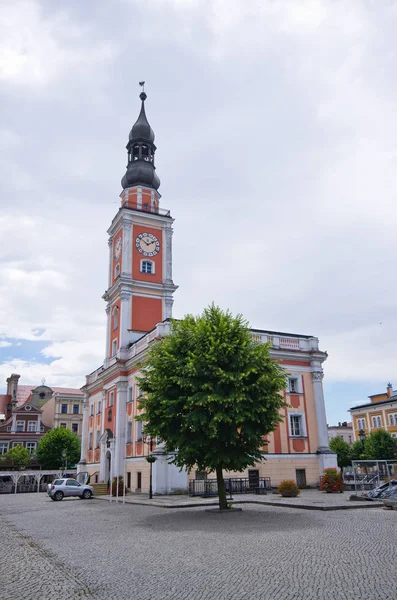 Stadhuis en plein in Leszno, Polen — Stockfoto